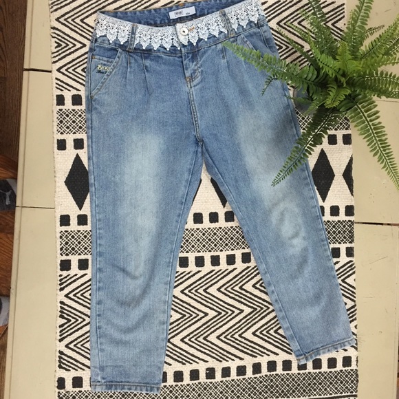 80’s Vibe 10.5” Rise Cropped Lace Trimmed Jeans - Picture 3 of 7